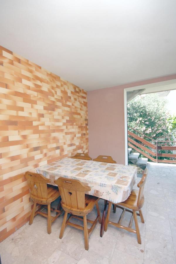 Apartments With A Parking Space Murter - 5103 Бетина Екстериор снимка