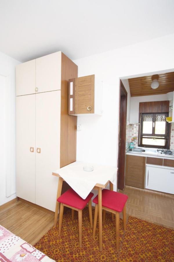 Apartments With A Parking Space Murter - 5103 Бетина Екстериор снимка